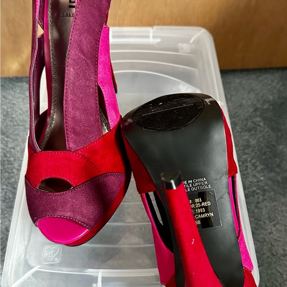 Beautiful Multicolored Retro 90’s Bakers Open Toe Heels Size 8 1/2 - Picture 2 of 3